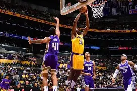 爱游戏官网下载-贝克汉姆踢飞球